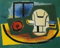 Pomme et verre devant une fenetre 1923 kubistisch